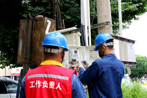 國網(wǎng)伊犁供電公司：嚴抓“小”現(xiàn)場，推進“大”安全