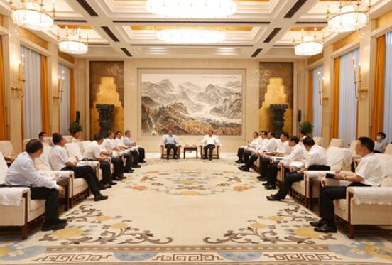 湖北省委書記應(yīng)勇、省長王曉東會見國家電網(wǎng)董事長、黨組書記毛偉明