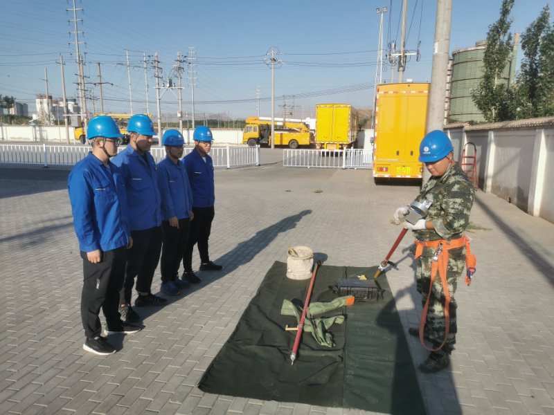 烏海電業(yè)局配電帶電作業(yè)中心：現(xiàn)場培訓求實效，技能素質(zhì)再提升