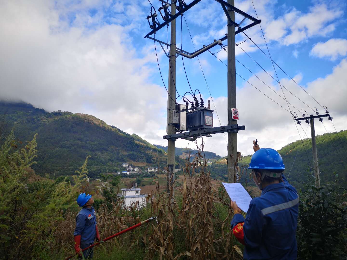臨滄云縣供電局開展線路維護(hù)改造，全面提升供電可靠性