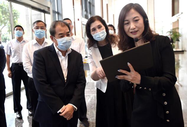 南方電網(wǎng)公司董事長、黨組書記孟振平調(diào)研鼎和保險公司