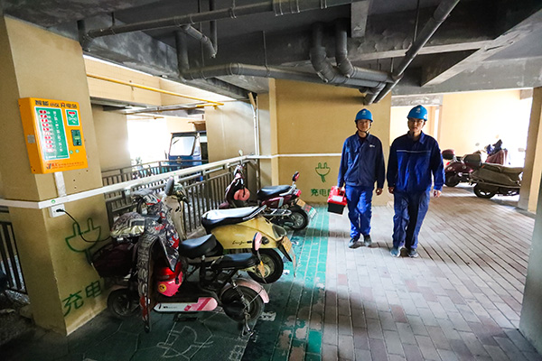 “小電驢”充電更安全了！寧?？h24393個充電接口完成升級改造