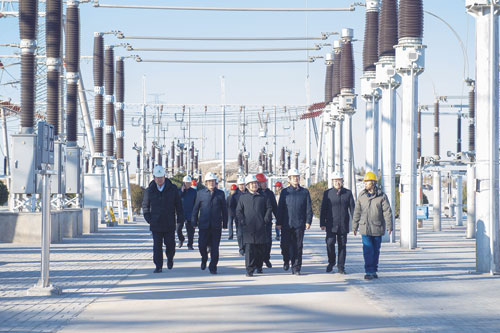 內(nèi)蒙古電力集團公司董事長、黨委書記賈振國深入阿拉善電業(yè)局調(diào)研