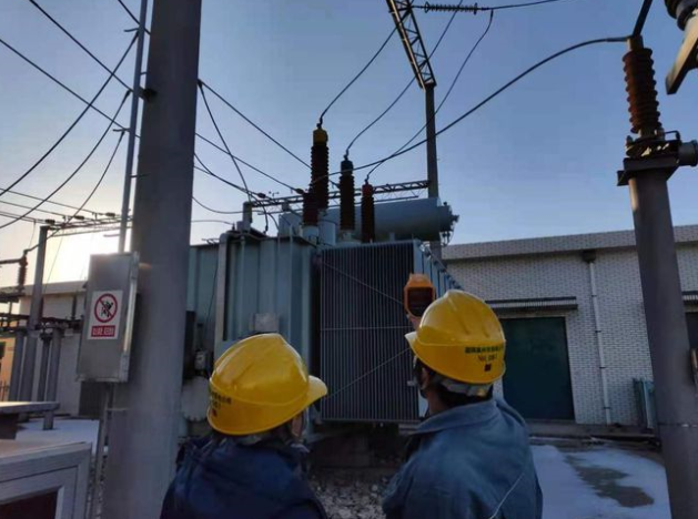 國網(wǎng)萊州市供電公司全力應(yīng)對寒潮天氣，保障群眾溫暖度冬