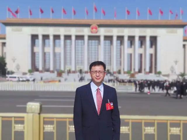 加快推動新能源行業(yè) 與人工智能融合創(chuàng)新——訪全國人大代表、樂山太陽能研究院院長姜希猛
