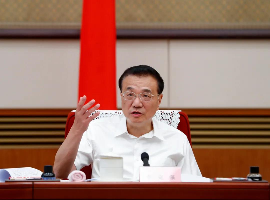 李克強(qiáng)：發(fā)揮西部風(fēng)、光、水電等優(yōu)勢(shì) 建大型清潔能源基地