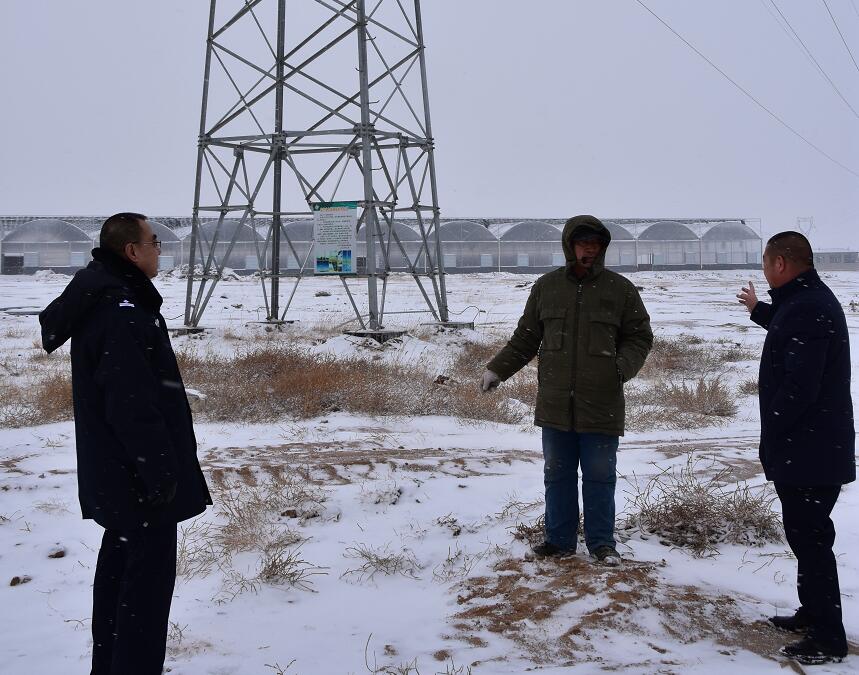 二連浩特供電公司：開(kāi)展客戶側(cè)安全檢查，確?？诎犊蛻粝楹兔髁吝^(guò)春節(jié)