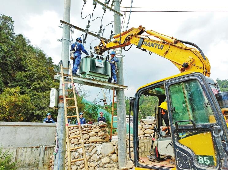 南方電網(wǎng)公司加強(qiáng)農(nóng)村電網(wǎng)建設(shè)，以充足電力激發(fā)鄉(xiāng)村活力