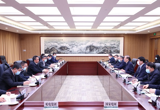 辛保安、張智剛與哈電集團(tuán)董事長(zhǎng)曹志安、總經(jīng)理吳偉章會(huì)談