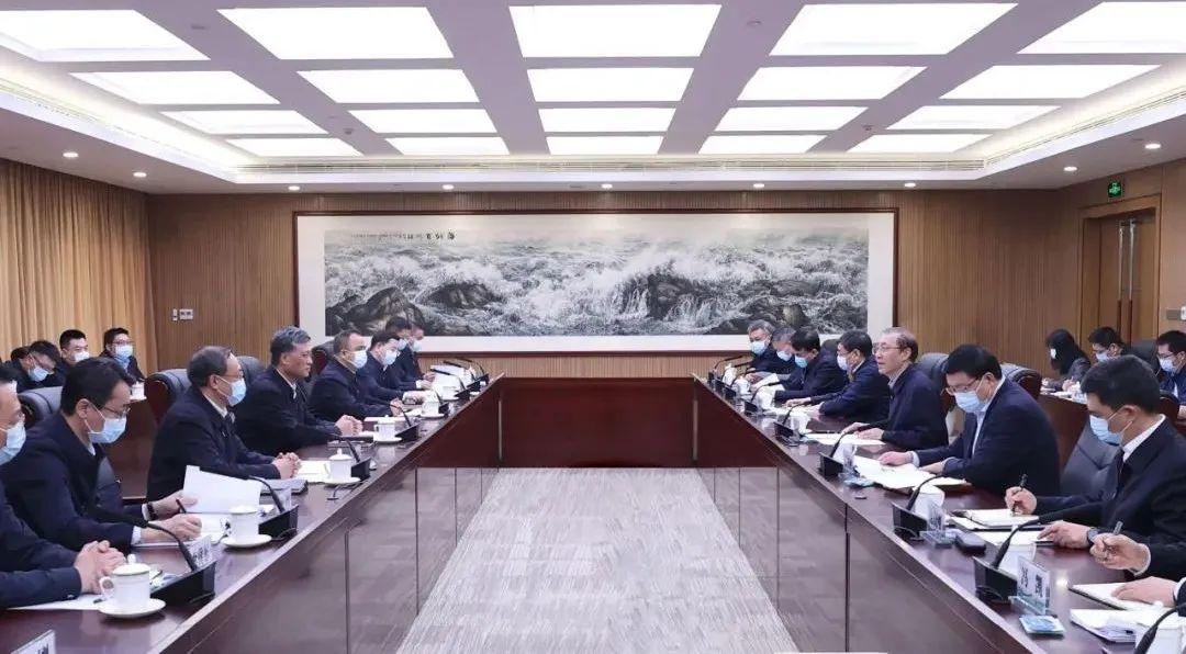辛保安、張智剛與新疆維吾爾自治區(qū)、新疆生產(chǎn)建設(shè)兵團(tuán)領(lǐng)導(dǎo)會談