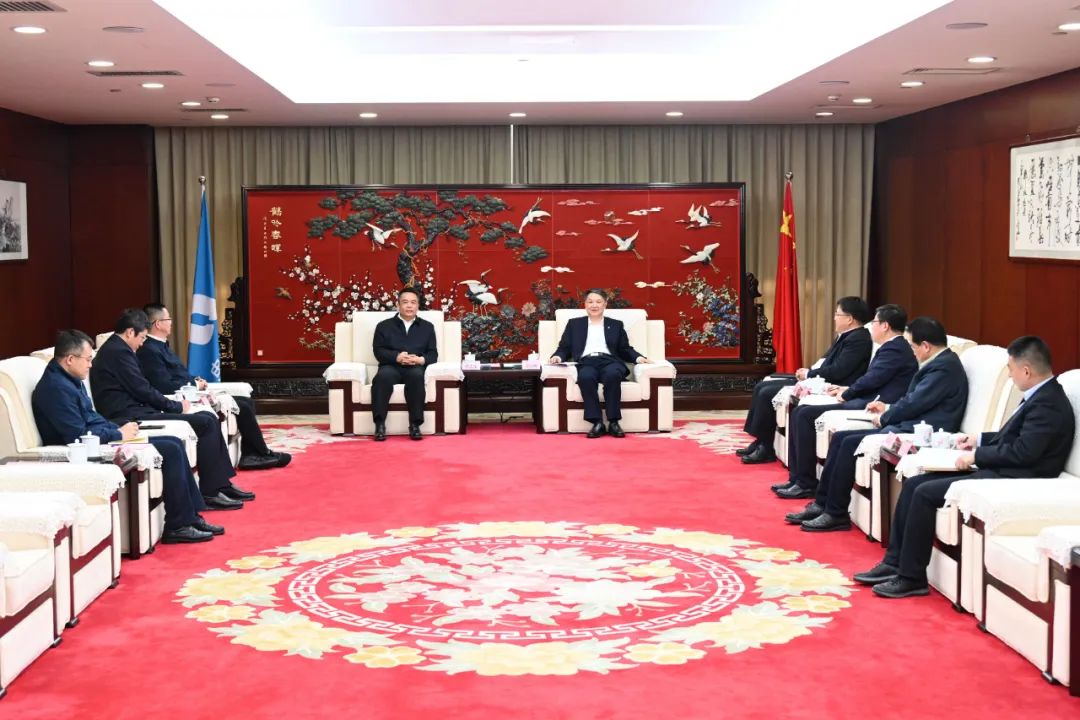 溫樞剛會見哈電集團董事長、黨委書記曹志安
