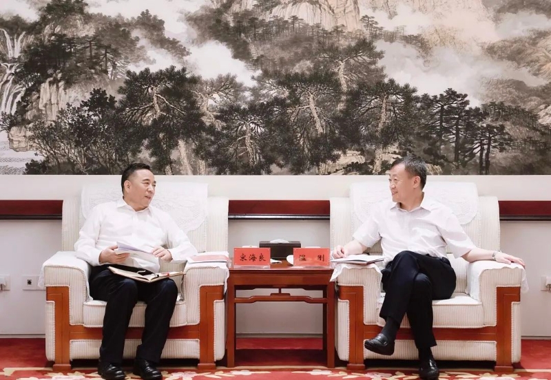 宋海良孫洪水與中國融通集團(tuán)董事長(zhǎng)溫剛、總經(jīng)理馬正武座談