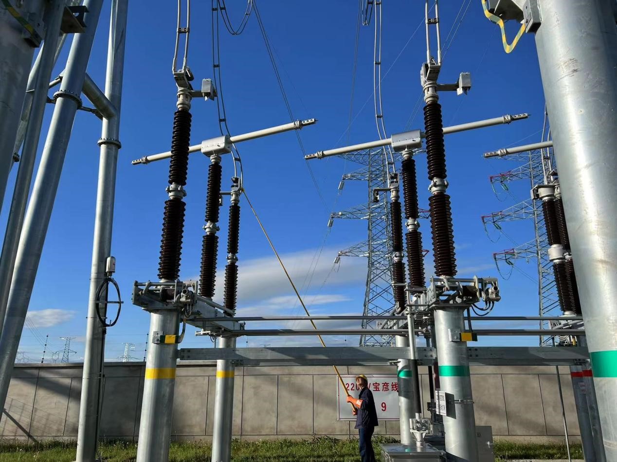 錫林郭勒超高壓供電公司圓滿完成塔寶I、II線間隔啟動工作