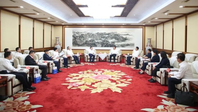 宋海良與內(nèi)蒙古自治區(qū)黨委常委、呼和浩特市委書記包鋼座談