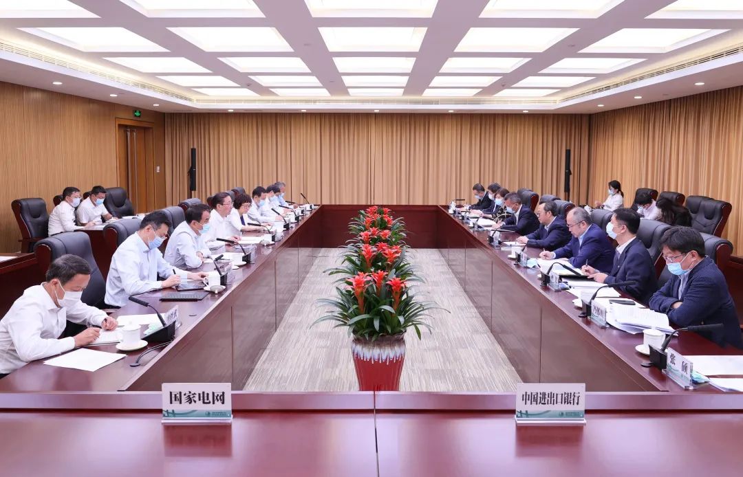 國家電網(wǎng)公司董事長、黨組書記辛保安與進出口銀行董事長吳富林會談