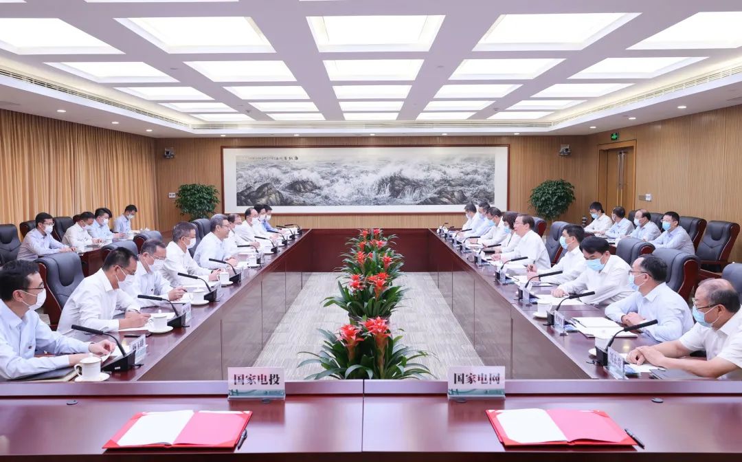 國(guó)家電網(wǎng)董事長(zhǎng)、黨組書記辛保安與國(guó)家電投董事長(zhǎng)錢智民、總經(jīng)理江毅會(huì)談