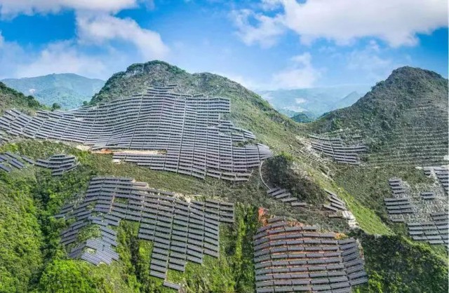 全國首例！吉電股份“大容量、高坡度”集中式山地光伏項目并網