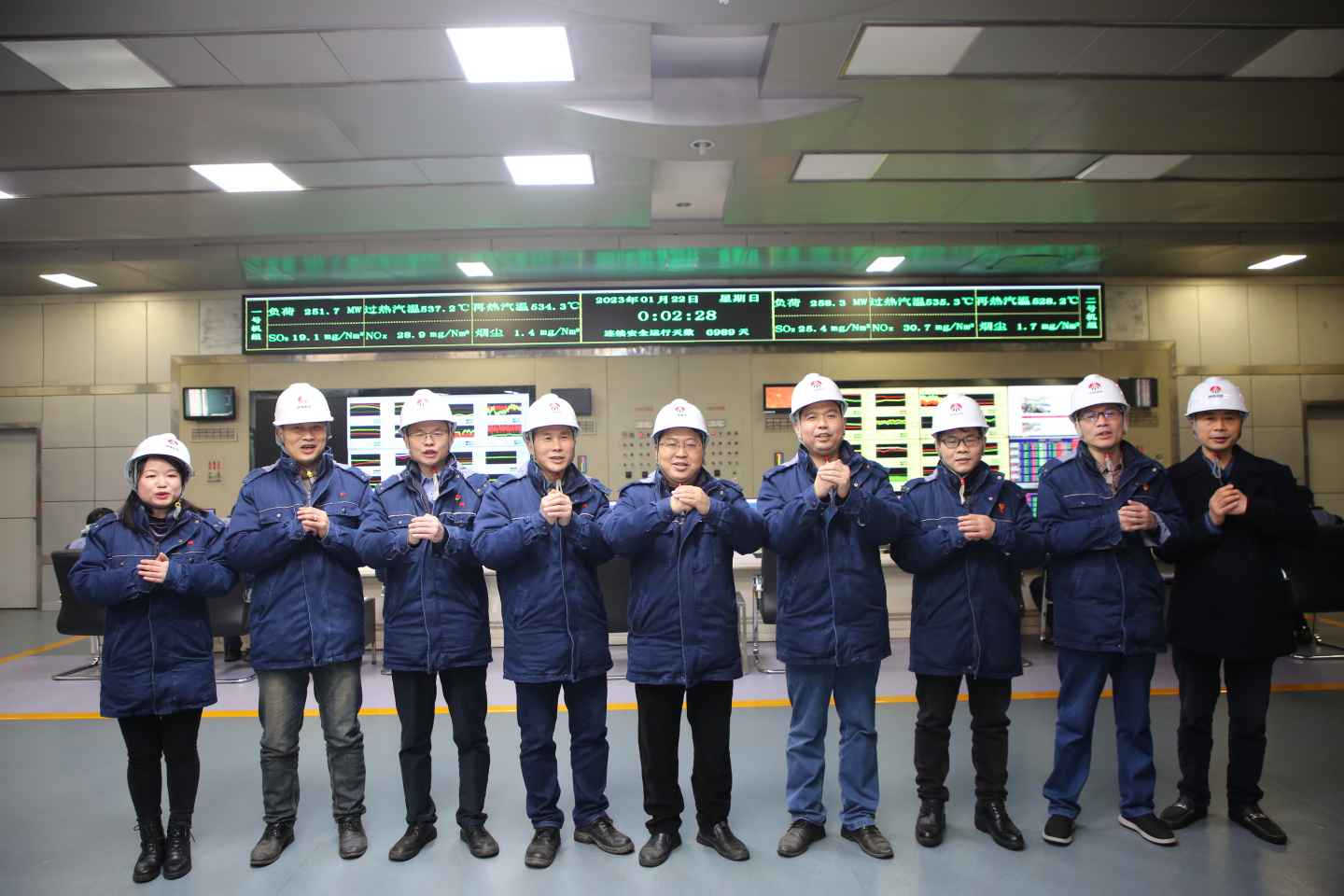 陜煤石電除夕慰問送溫暖，崗位堅守幸?！巴谩保╰oo）