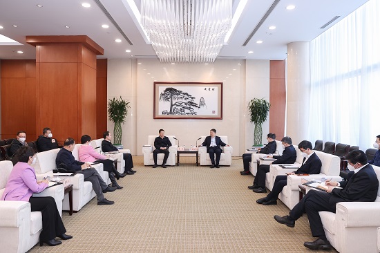溫樞剛鄧建玲會(huì)見(jiàn)鄂爾多斯市委書(shū)記李理、市長(zhǎng)杜匯良