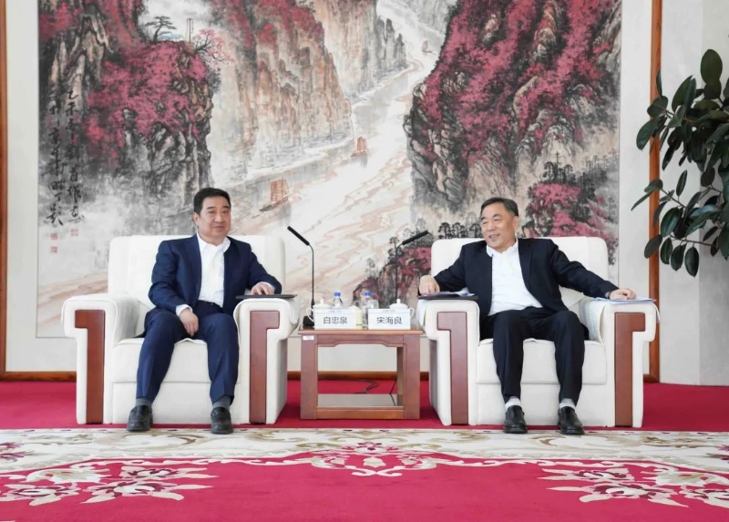 中國能建黨委書記、董事長宋海良與中國電氣裝備黨委書記、董事長白忠泉會談