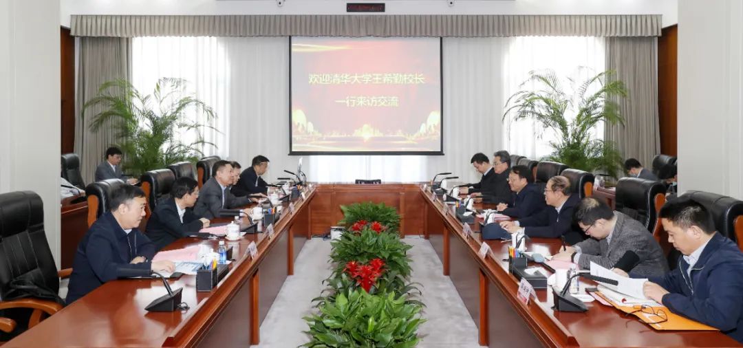 顧軍與清華大學(xué)黨委副書記、校長王希勤會(huì)談