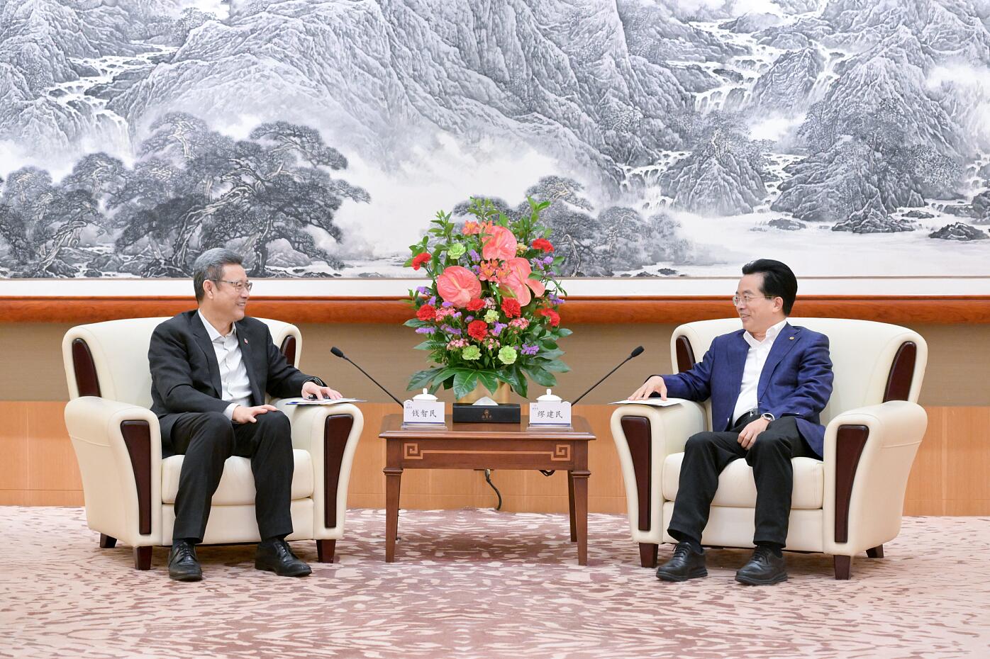 國(guó)家電投黨組書記、董事長(zhǎng)錢智民與中國(guó)旅游集團(tuán)董事長(zhǎng)陳寅會(huì)談
