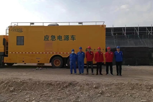 烏海市千里山供電公司：保電路上，我們一直在