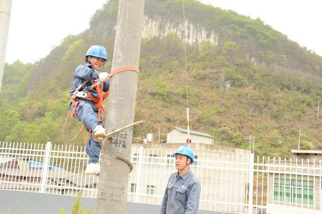 貴州紫云供電局練就過硬本領(lǐng) 更好服務百姓