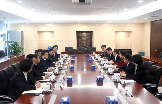 中國電建黨委常委、副總經(jīng)理王小軍與中國華電集團黨組成員、副總經(jīng)理李旭紅會談