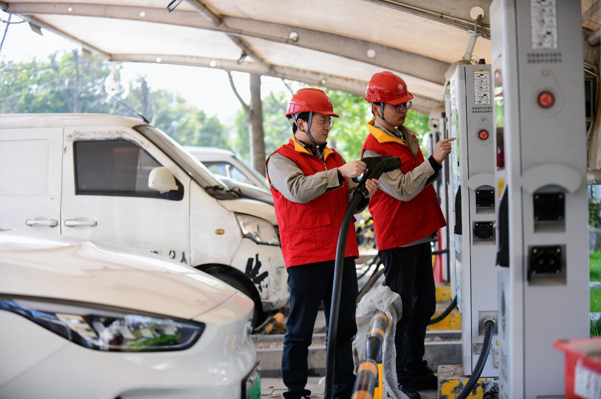 余姚市宏宇輸變電工程公司“電等樁”助力綠色出行 實力應(yīng)對新能源汽車激增