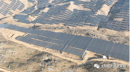 安泰科柔性太陽能光伏支架助力全國海拔最高、坡度最大光伏項(xiàng)目