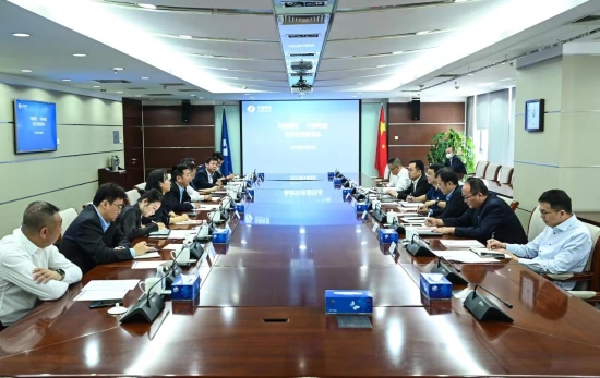 中國(guó)電建黨委常委、副總經(jīng)理劉源與中國(guó)建材股份副總裁王兵舉行會(huì)談