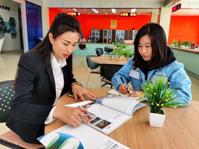貴州電網(wǎng)公司為全省重點項目及產業(yè)園區(qū)用電“助力打氣”