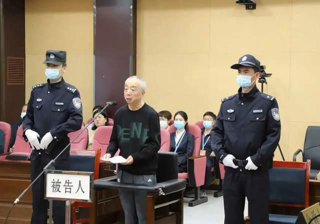 甘肅電投集團(tuán)原副總經(jīng)理蔣曉立受賄、國有公司人員濫用職權(quán)、非法持有槍支案一審公開開庭審理