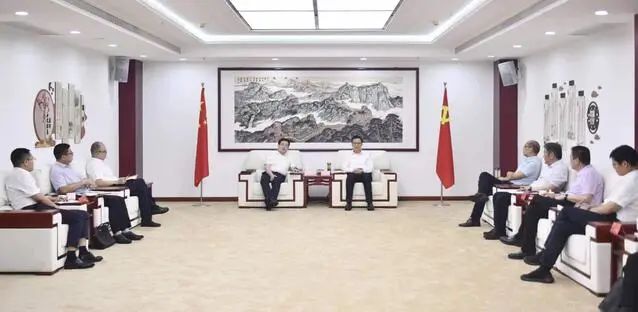 漯河市委書記秦保強、市長黃鈁會見中國電建華中區(qū)總部黨委書記、總經(jīng)理蹇尚友一行