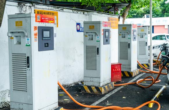 新能源汽車(chē)日漸增多，充電樁使用亂象如何管?