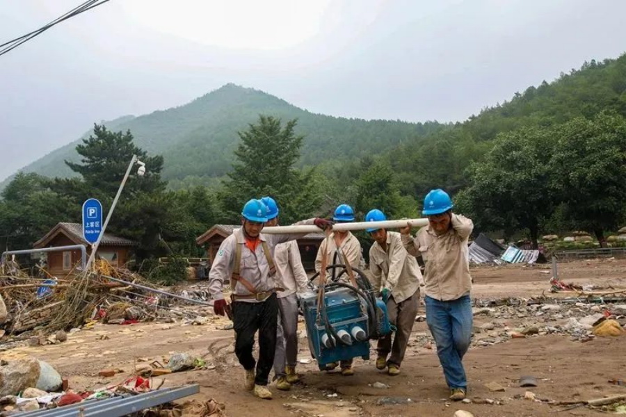 【防汛救災 央企行動】國家電網加緊受災地區(qū)搶修復電工作 全力以赴保民生