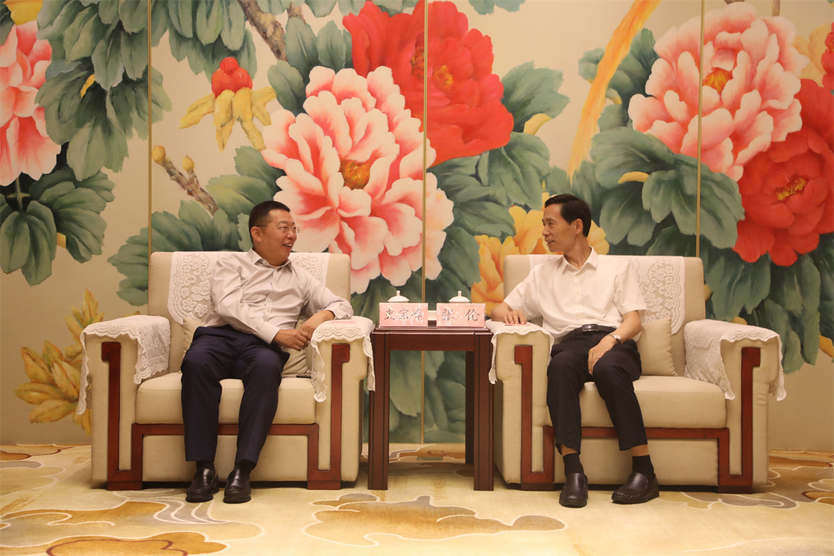 華潤(rùn)電力董事局主席史寶峰拜會(huì)菏澤市委書(shū)記張倫、市長(zhǎng)李春英