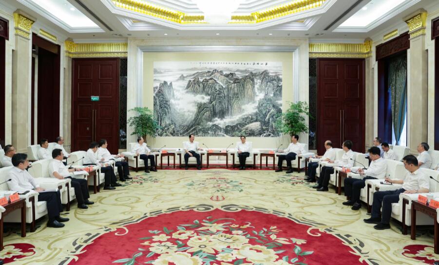 中國(guó)電建黨委書記、董事長(zhǎng)丁焰章拜會(huì)貴州省委書記徐麟、省長(zhǎng)李炳軍