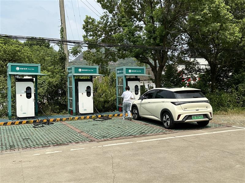 各類(lèi)政策支持新能源汽車(chē)和充電樁下鄉(xiāng)，但村里真的需要這么多充電樁嗎?