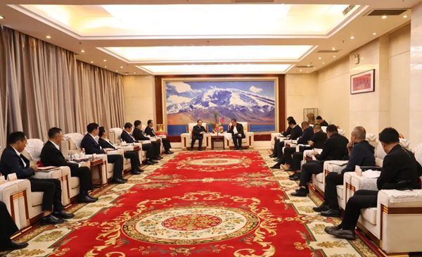 華電集團(tuán)黨組書記、董事長江毅與喀什地委副書記、行署專員艾尼瓦爾·吐爾遜舉行會談