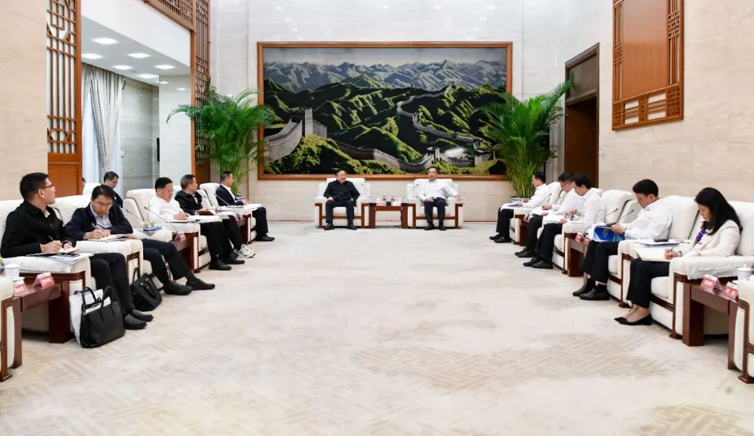 大唐集團(tuán)有限公司黨組書(shū)記、董事長(zhǎng)鄒磊與廣西壯族自治區(qū)國(guó)資委黨委書(shū)記秦如培會(huì)談
