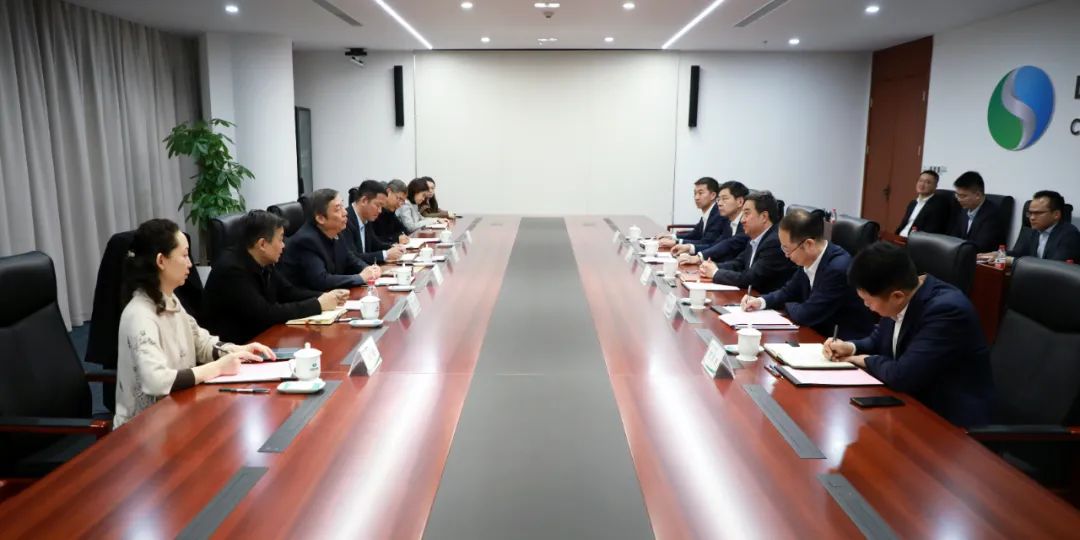 中國電氣裝備黨委書記、董事長白忠泉會見上海市經(jīng)濟(jì)和信息化委員會副主任戎之勤