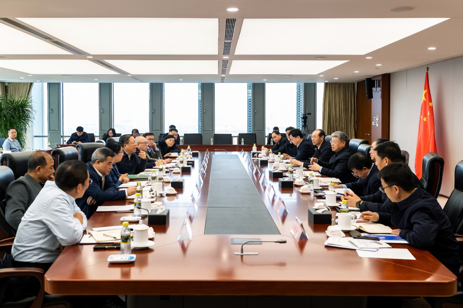 國家能源集團黨組書記、董事長劉國躍會見廣西壯族自治區(qū)政府黨組成員、國資委黨委書記秦如培