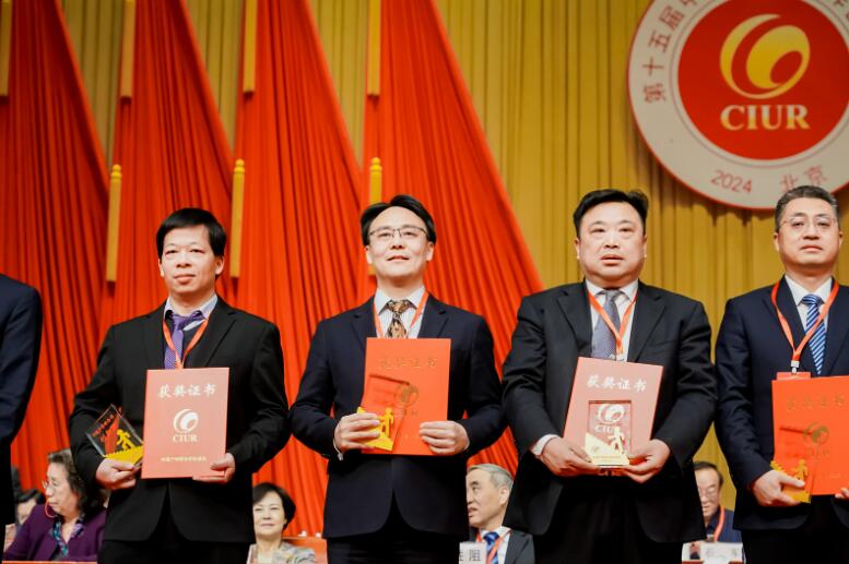中國能建綠色建材公司黨委書記、董事長，綠色先進(jìn)材料研究院院長蔣洋榮獲“2023年中國產(chǎn)學(xué)研合作創(chuàng)新獎”