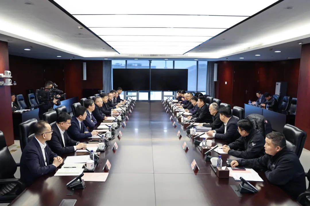 華電集團(tuán)黨組副書記、總經(jīng)理葉向東與北京市副市長高朋舉行會(huì)談