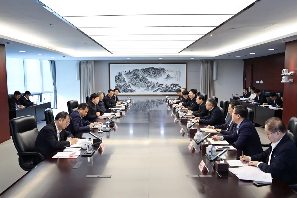 華電集團(tuán)董事長江毅、總經(jīng)理葉向東與國家電網(wǎng)董事長、黨組書記張智剛會(huì)談
