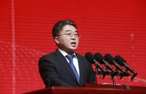 “垃圾大王”嚴圣軍，拿啥完成近千億投資?