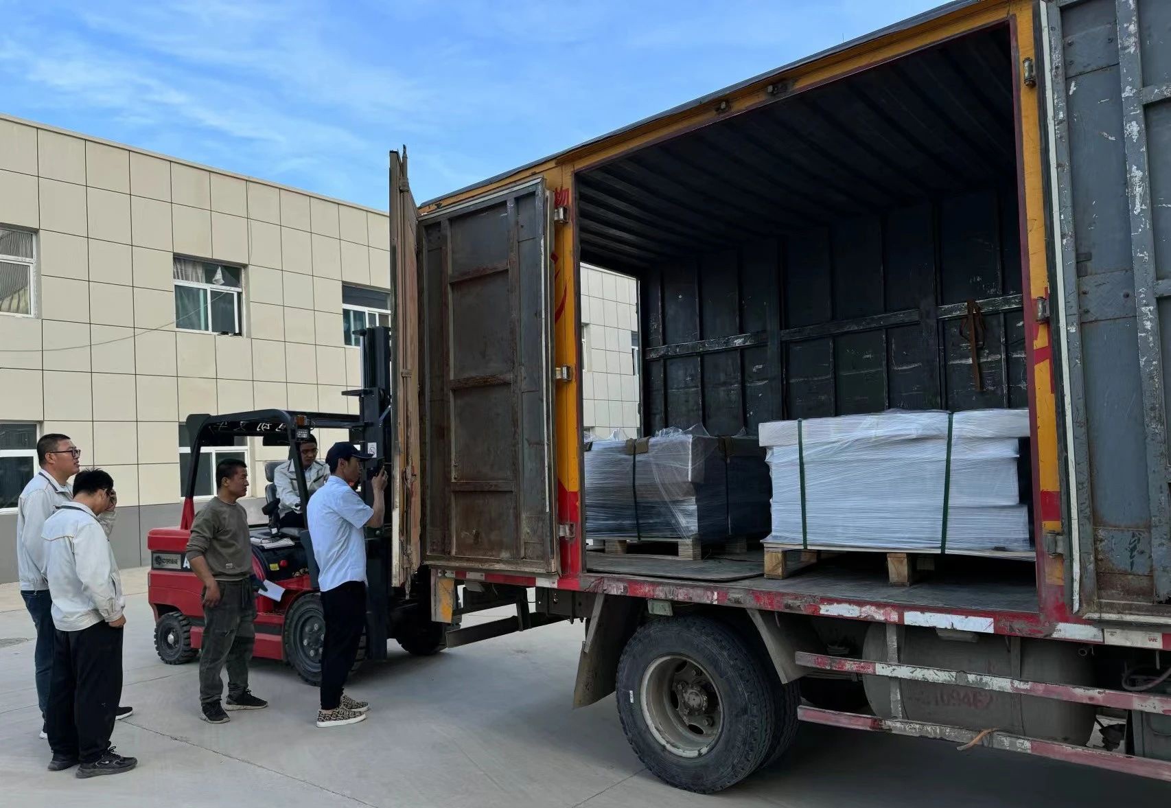 中鈉儲(chǔ)能甘肅正寧基地首批“中鈉Ⅱ號”鈉離子電池上市