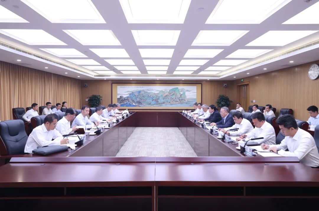 國家能源局黨組書記、局長章建華赴國家電網公司調研迎峰度夏電力保供工作